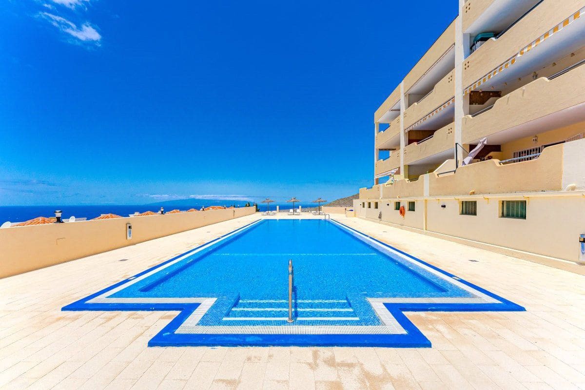 2 soveværelse Penthouse til salg i Torviscas med swimmingpool garage - € 650.000 (Ref: 9126612)