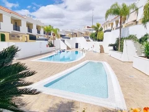 5 soverom Kjedet enebolig til salgs i Fañabe, Adeje med svømmebasseng garasje - € 720 000 (Ref: 9128003)