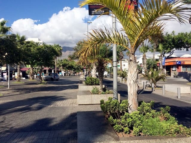 Casa de 1 habitación en Playa de las Americas, Arona en venta con piscina - 370.000 € (Ref: 9129511)