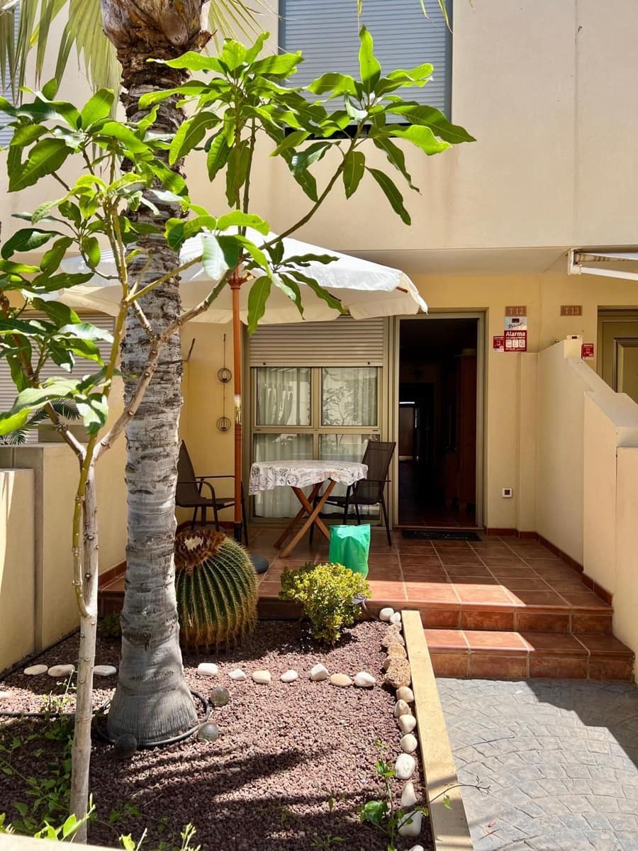 2 soverom Kjedet enebolig til salgs i El Medano med svømmebasseng garasje - € 390 000 (Ref: 9141418)