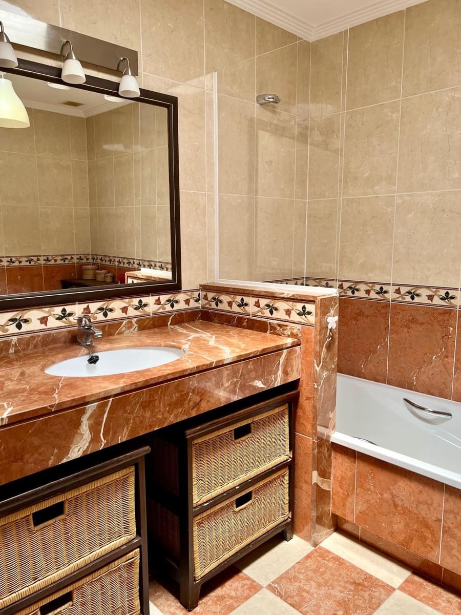 2 soverom Kjedet enebolig til salgs i El Medano med svømmebasseng garasje - € 390 000 (Ref: 9141418)