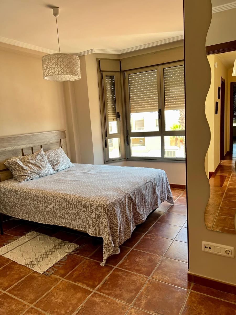 2 soverom Kjedet enebolig til salgs i El Medano med svømmebasseng garasje - € 390 000 (Ref: 9141418)