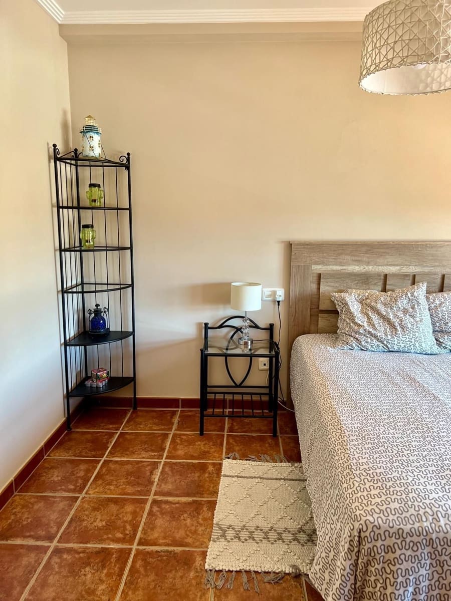 2 soverom Kjedet enebolig til salgs i El Medano med svømmebasseng garasje - € 390 000 (Ref: 9141418)