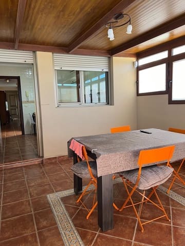 2 soverom Kjedet enebolig til salgs i El Medano, Granadilla de Abona med svømmebasseng garasje - € 390 000 (Ref: 9141418)