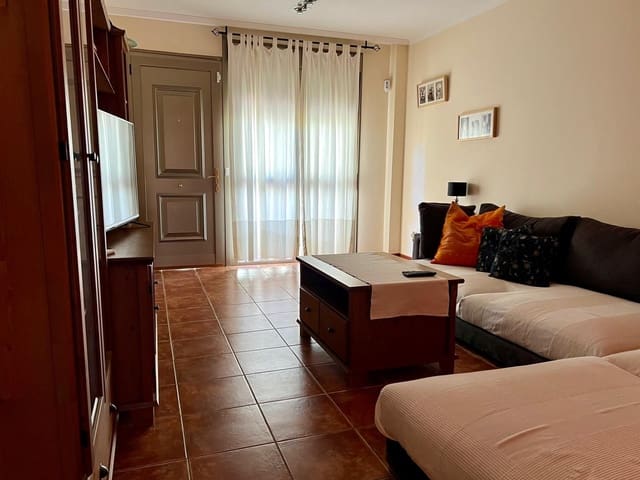 2 soverom Kjedet enebolig til salgs i El Medano, Granadilla de Abona med svømmebasseng garasje - € 390 000 (Ref: 9141418)