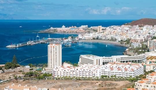 3 soveværelse Lejlighed til leje i Los Cristianos, Arona med garage - € 3.000 (Ref: 9141421)