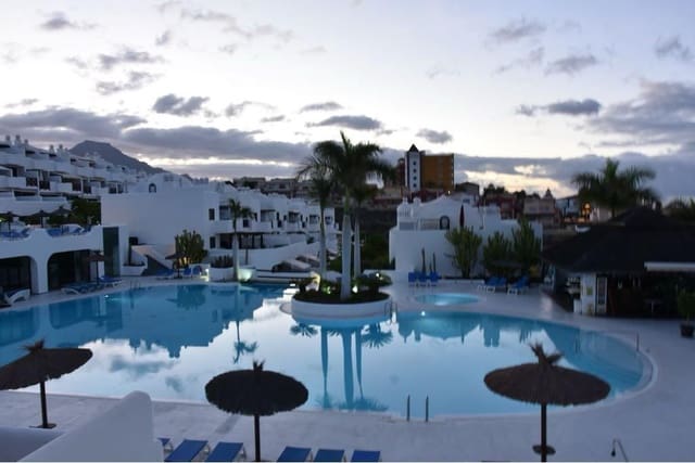 2 makuuhuone Huoneisto myytävänä paikassa Playa Paraiso, Adeje mukana uima-altaan 
autotalli - 425 000 € (Ref: 9146787)