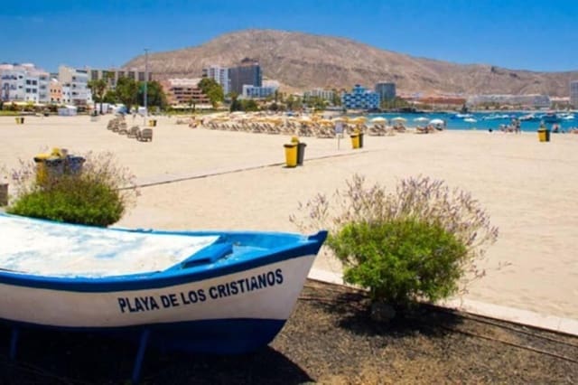 3 soveværelse Villa til salg i Los Cristianos, Arona med garage - € 690.000 (Ref: 9160811)