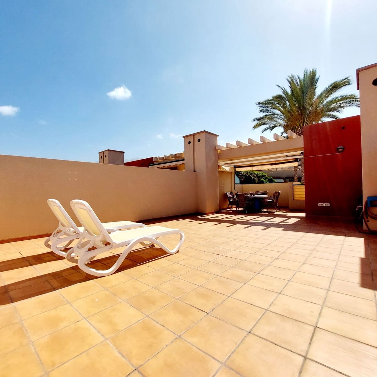 2 soveværelse Byhus til salg i Playa Paraiso med swimmingpool garage - € 365.000 (Ref: 9165536)