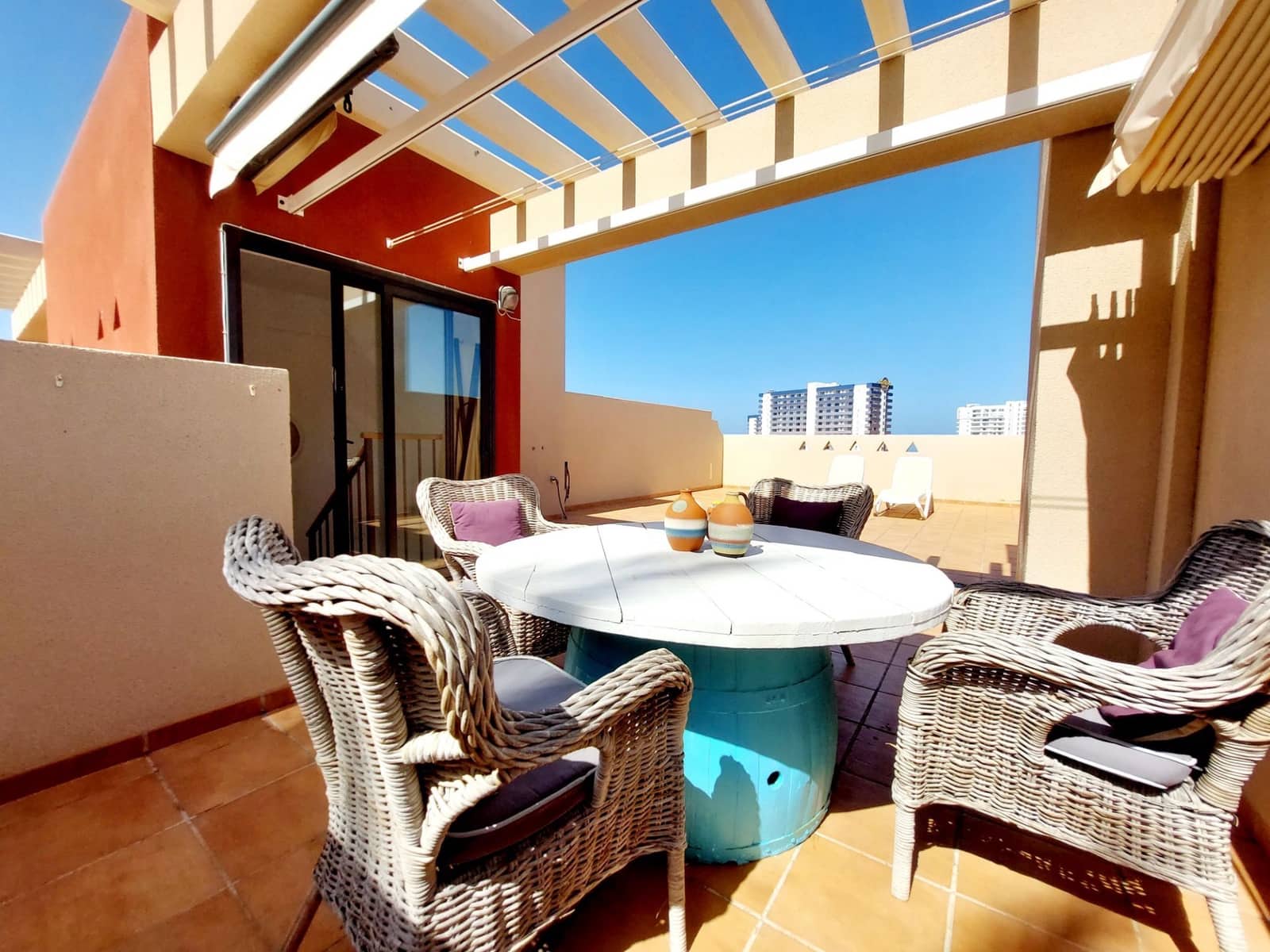 2 soveværelse Byhus til salg i Playa Paraiso med swimmingpool garage - € 365.000 (Ref: 9165536)