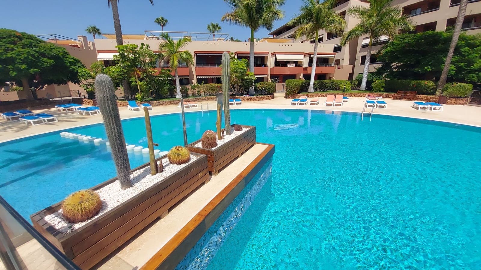 2 soveværelse Byhus til salg i Playa Paraiso med swimmingpool garage - € 365.000 (Ref: 9165536)