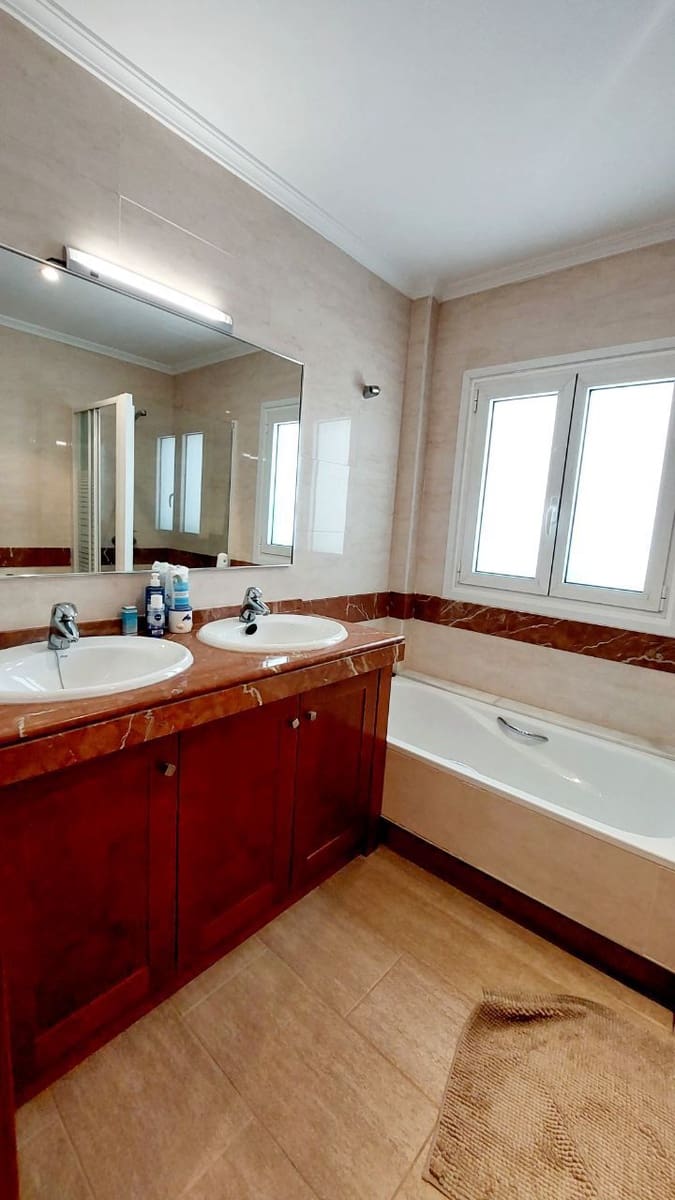 5 soverom Villa til salgs i Puerto Santiago med svømmebasseng garasje - € 890 000 (Ref: 9173225)