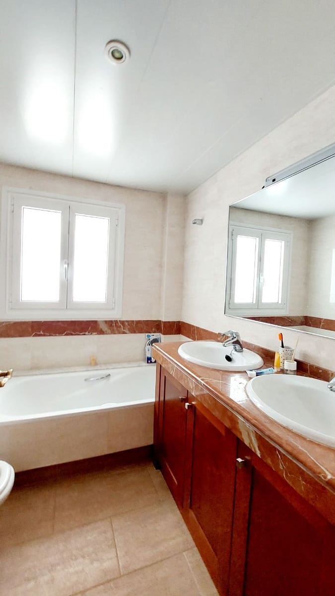 5 soverom Villa til salgs i Puerto Santiago med svømmebasseng garasje - € 890 000 (Ref: 9173225)