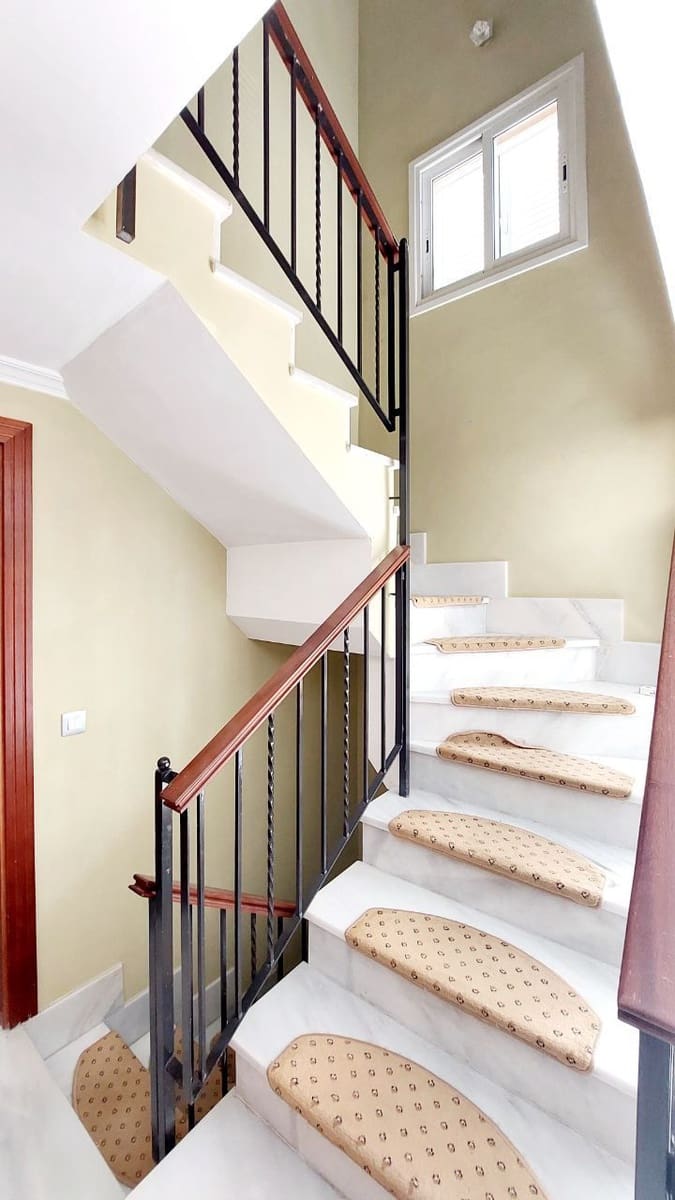 5 soverom Villa til salgs i Puerto Santiago med svømmebasseng garasje - € 890 000 (Ref: 9173225)