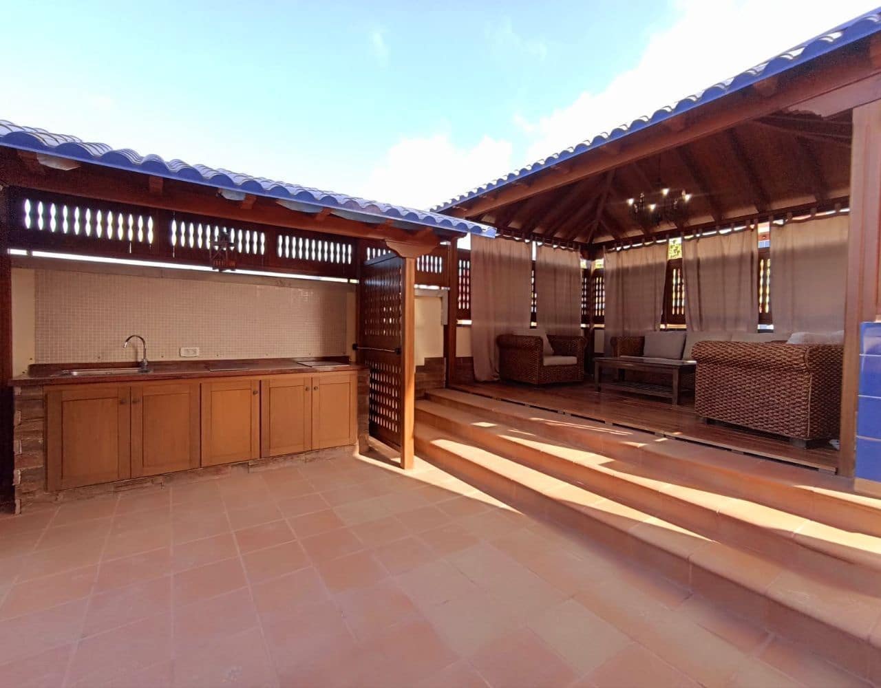 5 soverom Villa til salgs i Puerto Santiago med svømmebasseng garasje - € 890 000 (Ref: 9173225)