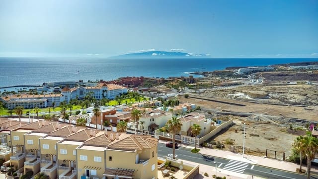 2 bedroom Apartment for rent in Playa del Duque, Adeje with pool garage - € 1,950 (Ref: 9176212)