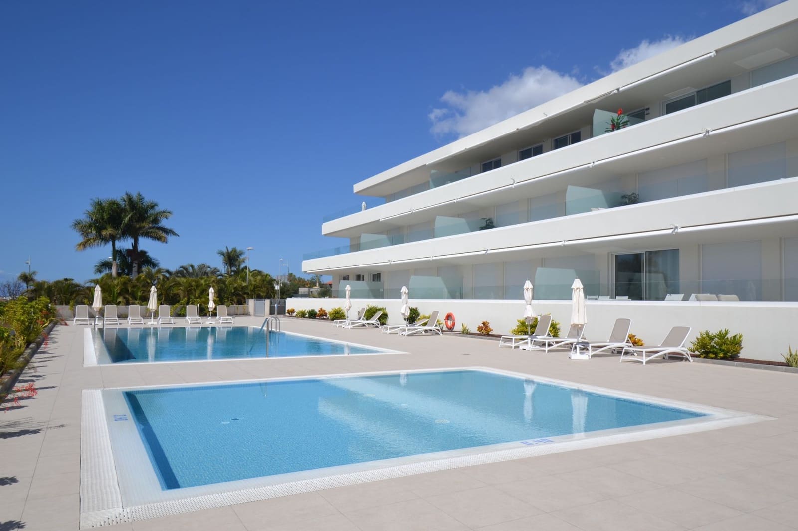 2 soveværelse Lejlighed til salg i El Madronal med swimmingpool garage - € 699.000 (Ref: 9183321)