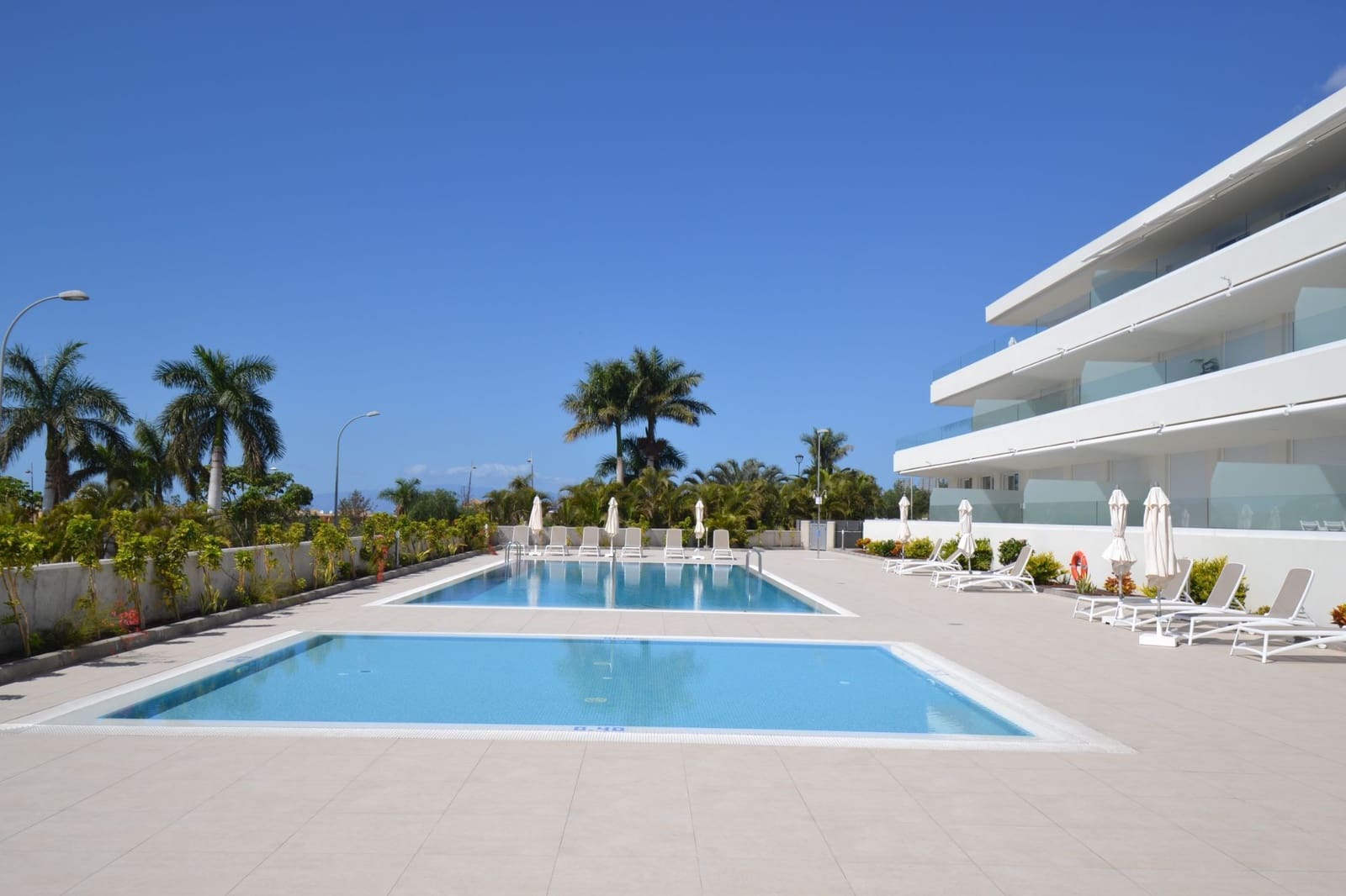 2 soveværelse Lejlighed til salg i El Madronal med swimmingpool garage - € 699.000 (Ref: 9183321)