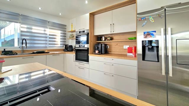 6 soveværelse Finca/Landehus til salg i Guía de Isora med swimmingpool - € 1.200.000 (Ref: 9188103)