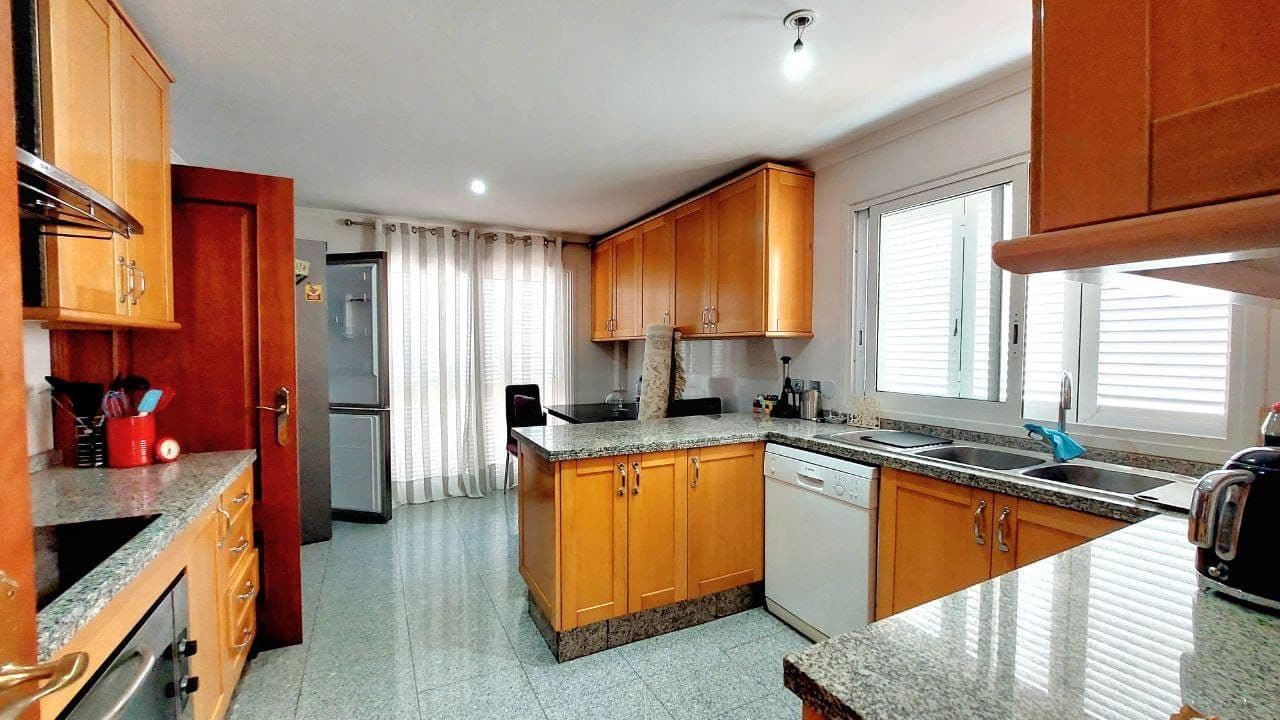 5 quarto Moradia para venda em Puerto Santiago com piscina garagem - 890 000 € (Ref: 9202227)