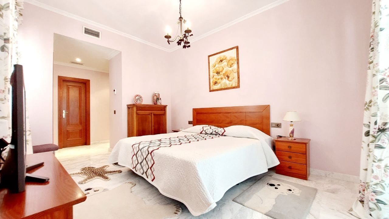 5 quarto Moradia para venda em Puerto Santiago com piscina garagem - 890 000 € (Ref: 9202227)