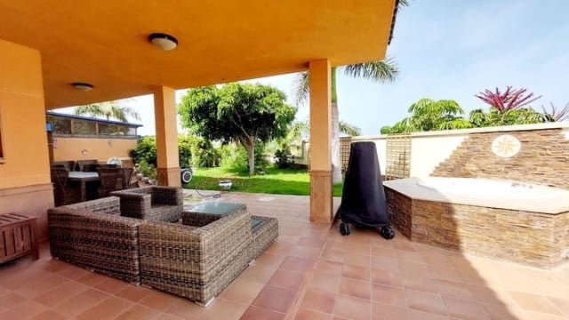 5 soveværelse Villa til salg i Puerto Santiago, Santiago del Teide med swimmingpool garage - € 890.000 (Ref: 9202227)