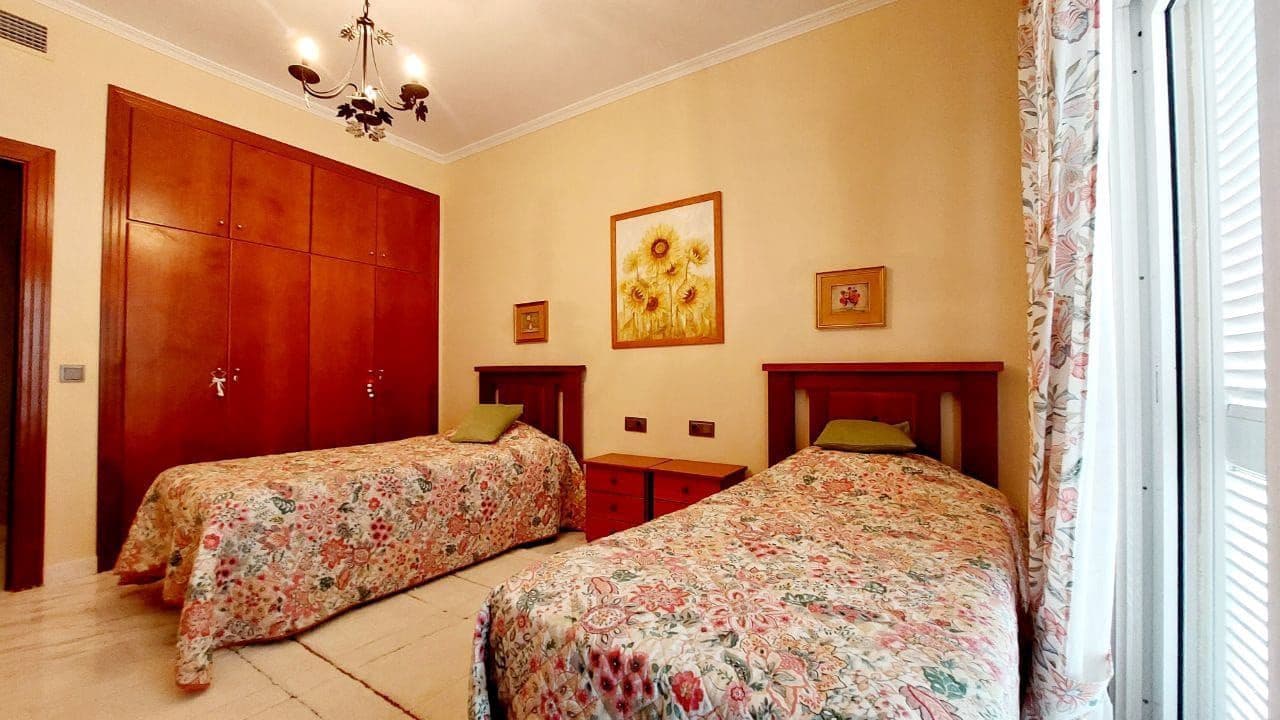 5 quarto Moradia para venda em Puerto Santiago com piscina garagem - 890 000 € (Ref: 9202227)