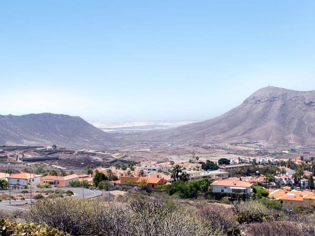 4 soveværelse Villa til salg i Chayofa, Arona med swimmingpool garage - € 775.000 (Ref: 9239625)