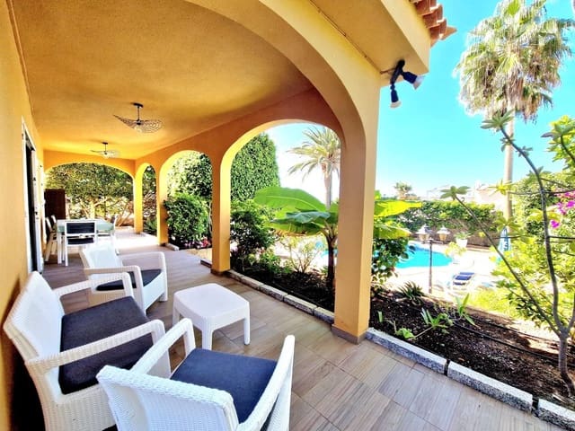 3 soveværelse Villa til salg i Callao Salvaje, Adeje med swimmingpool - € 749.000 (Ref: 9242732)