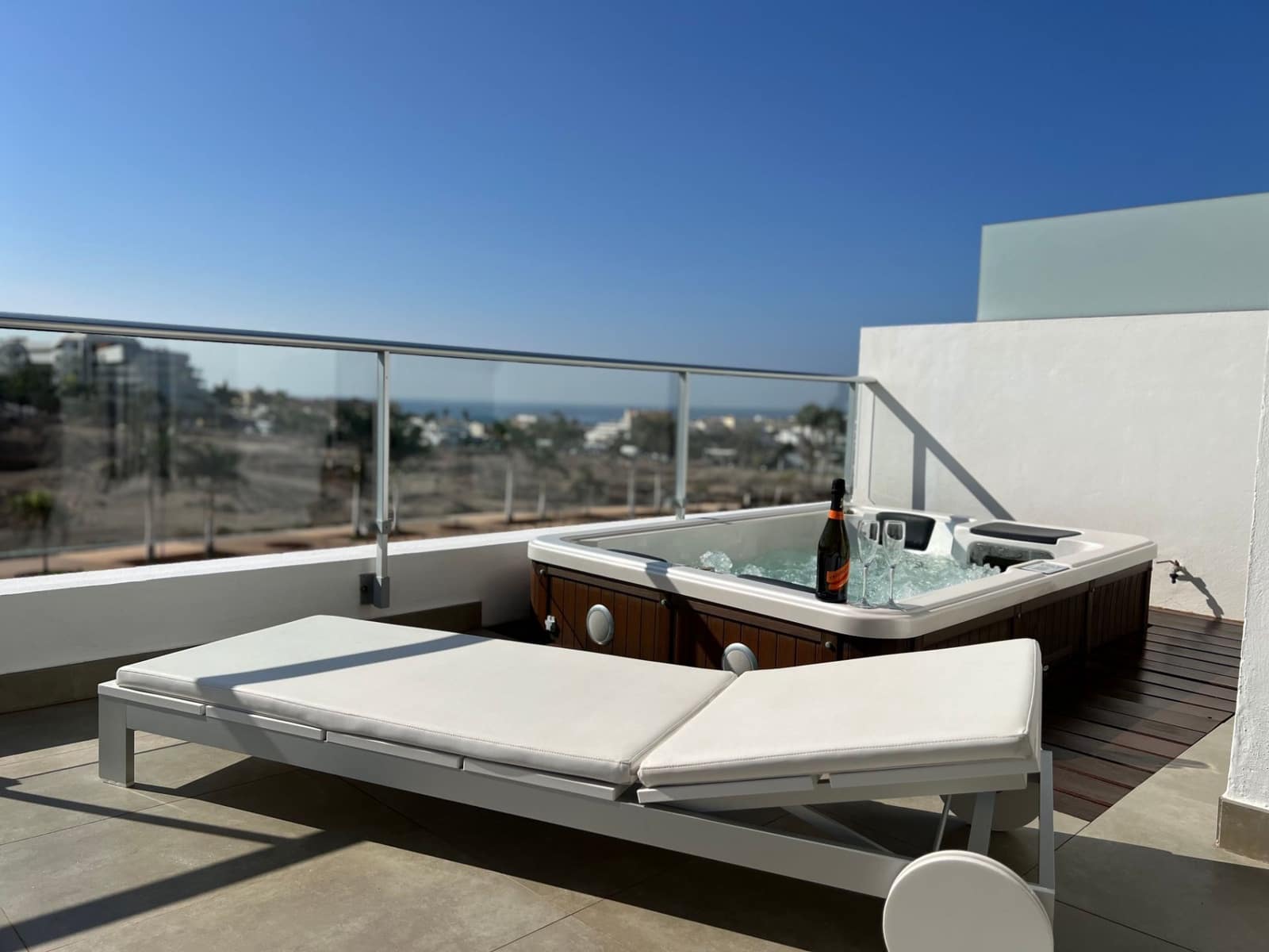 3 soveværelse Lejlighed til salg i La Caleta med swimmingpool - € 1.275.000 (Ref: 9246380)