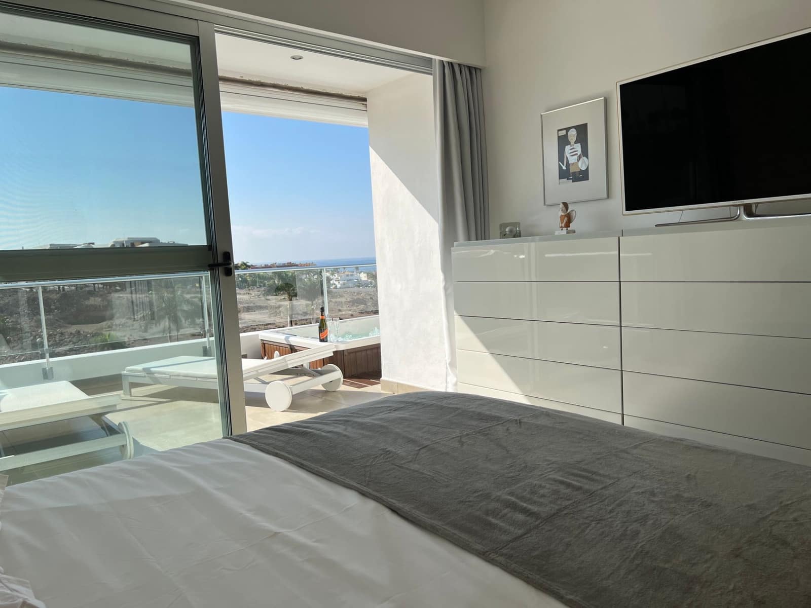 3 soveværelse Lejlighed til salg i La Caleta med swimmingpool - € 1.275.000 (Ref: 9246380)