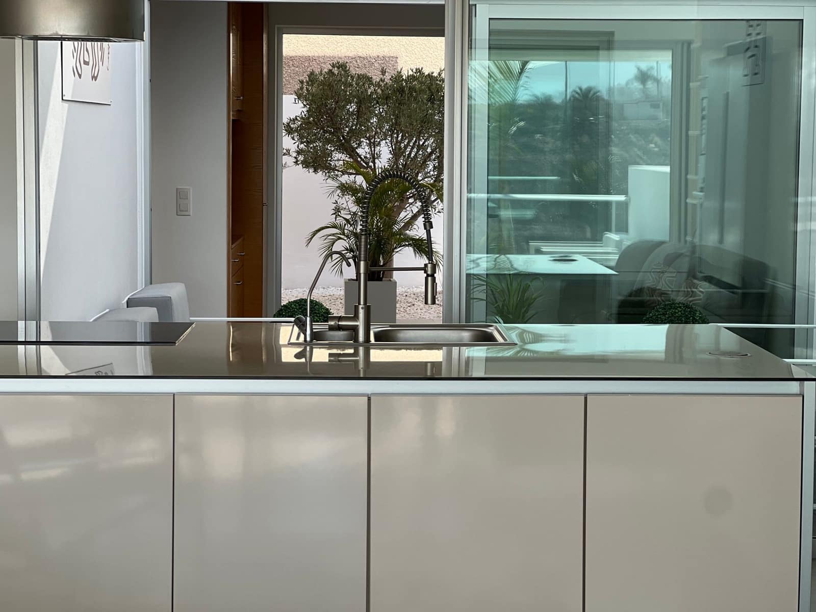 3 soveværelse Lejlighed til salg i La Caleta med swimmingpool - € 1.275.000 (Ref: 9246380)