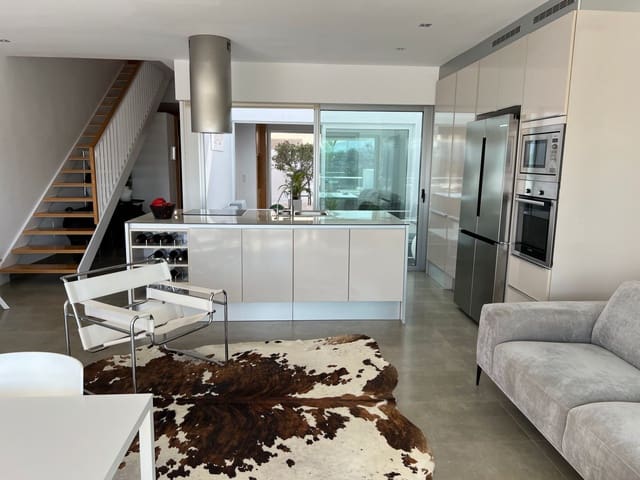 3 sovrum Lägenhet till salu i La Caleta, Valverde med pool - 1 275 000 € (Ref: 9246380)