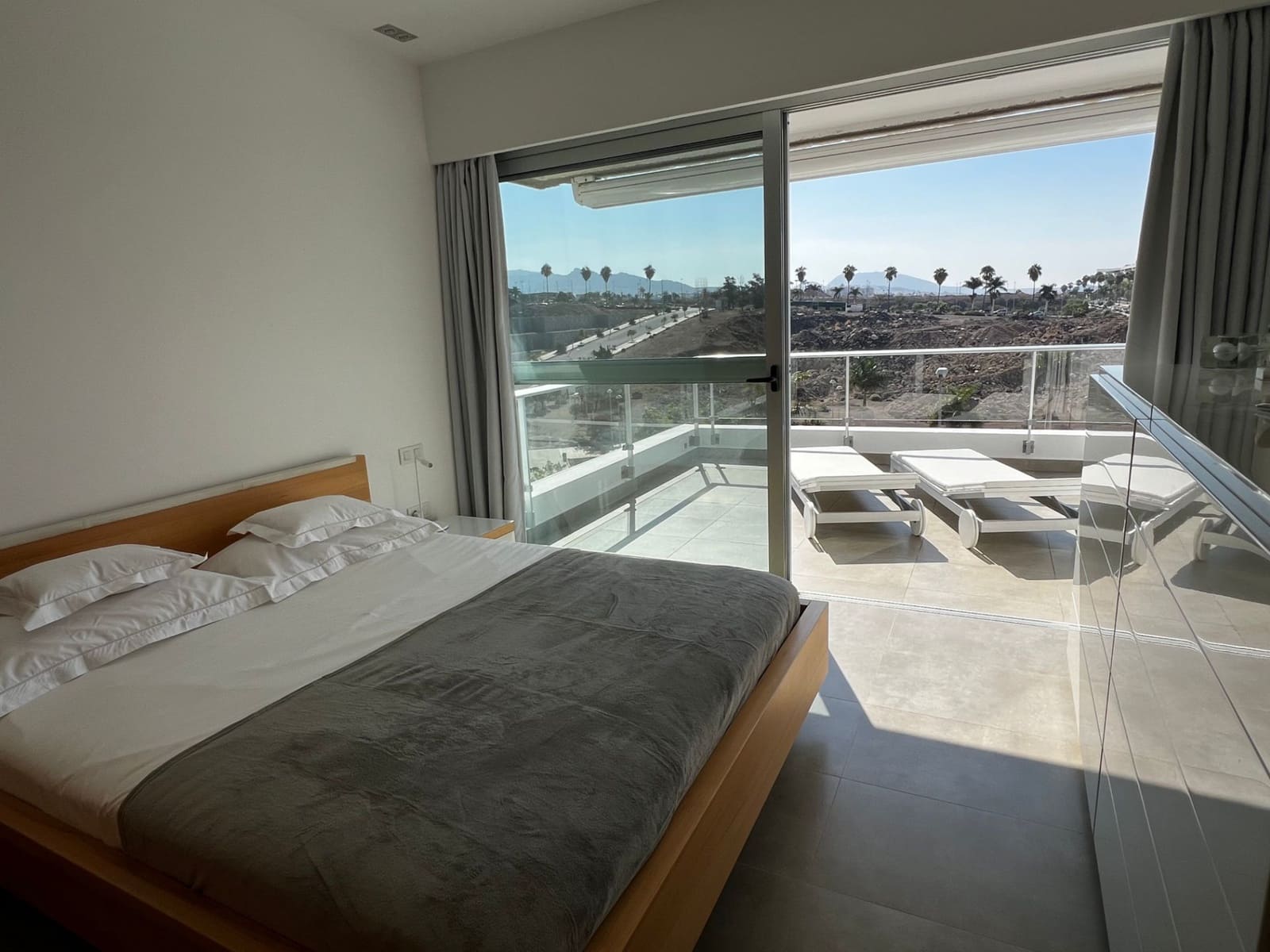 3 soveværelse Lejlighed til salg i La Caleta med swimmingpool - € 1.275.000 (Ref: 9246380)