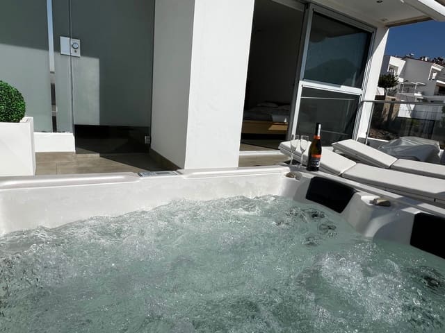 3 sovrum Lägenhet till salu i La Caleta, Valverde med pool - 1 275 000 € (Ref: 9246380)