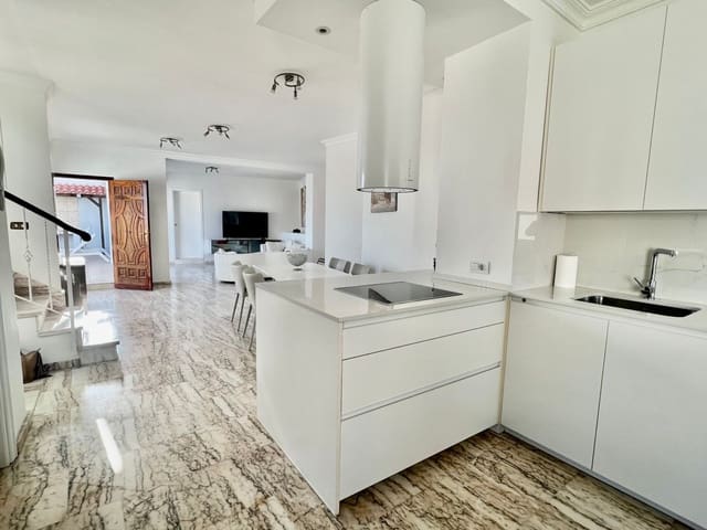 4 slaapkamer Huis te koop in La Caleta, Valverde met garage - € 1.650.000 (Ref: 9246382)