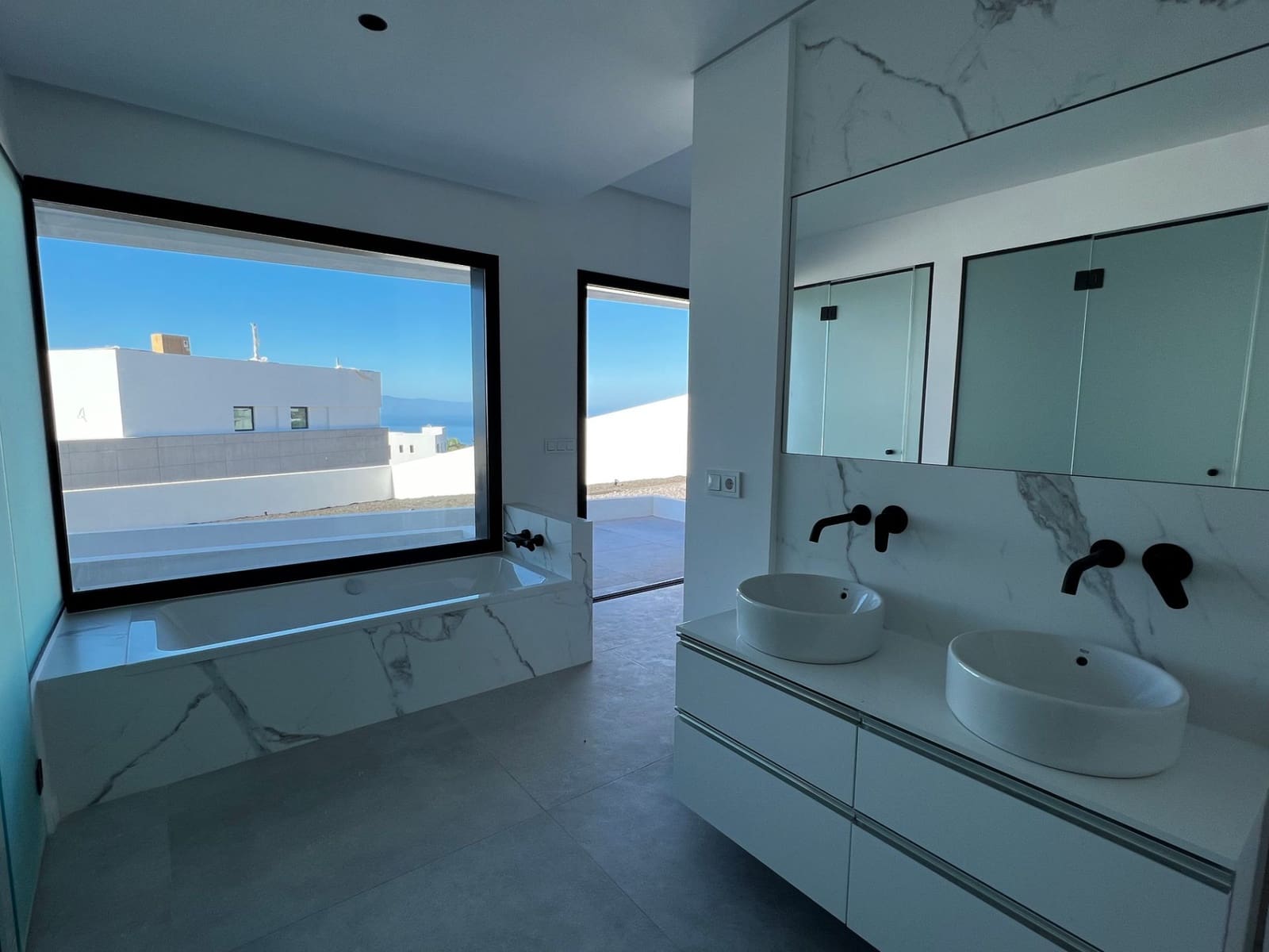 3 soveværelse Villa til salg i Guia de Isora med swimmingpool garage - € 3.290.000 (Ref: 9246383)