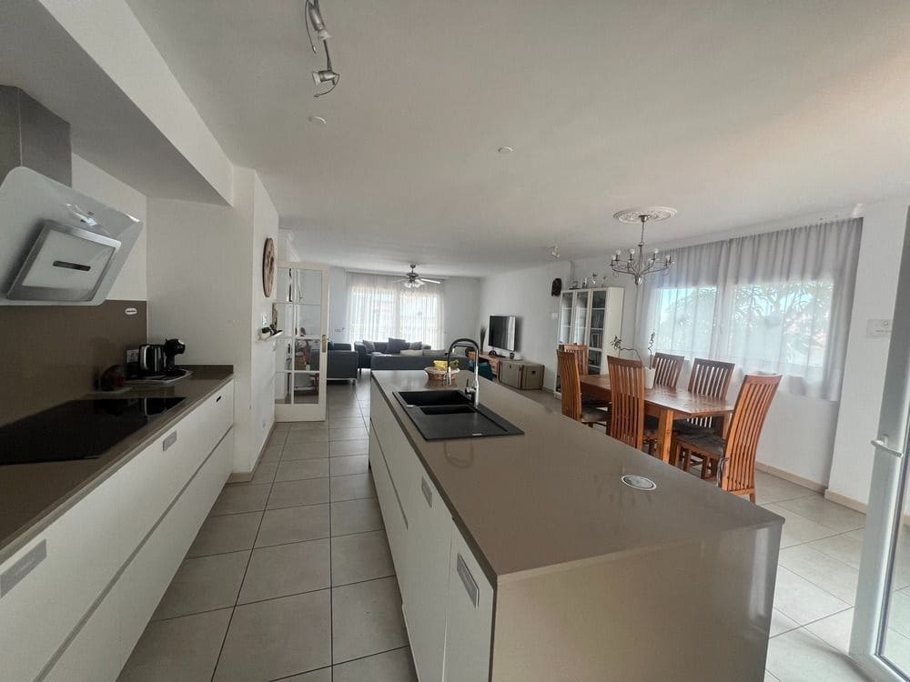6 soverom Villa til salgs i Costa Adeje med svømmebasseng garasje - € 1 700 000 (Ref: 9264056)