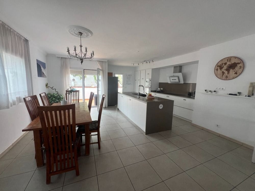 6 soverom Villa til salgs i Costa Adeje med svømmebasseng garasje - € 1 700 000 (Ref: 9264056)