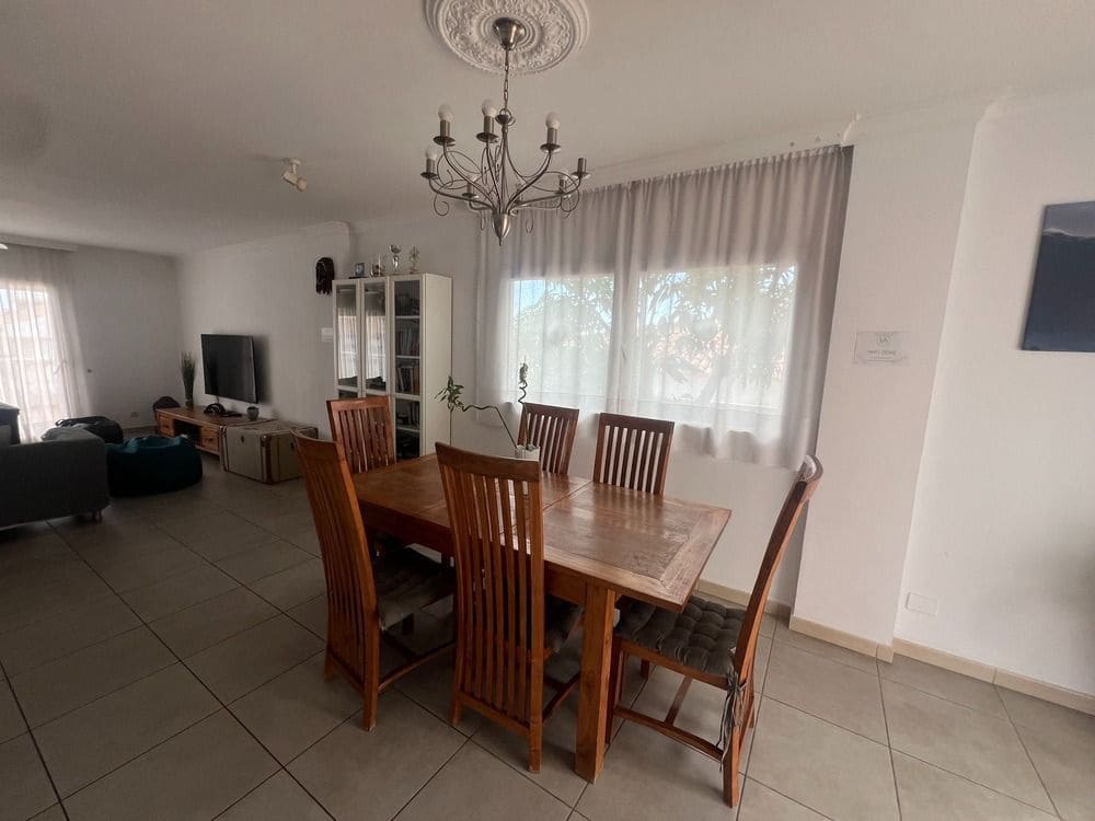 6 soverom Villa til salgs i Costa Adeje med svømmebasseng garasje - € 1 700 000 (Ref: 9264056)