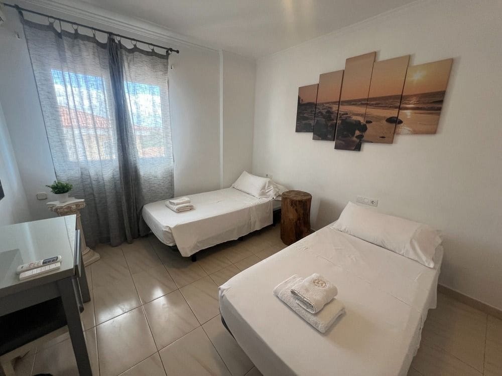 6 soverom Villa til salgs i Costa Adeje med svømmebasseng garasje - € 1 700 000 (Ref: 9264056)