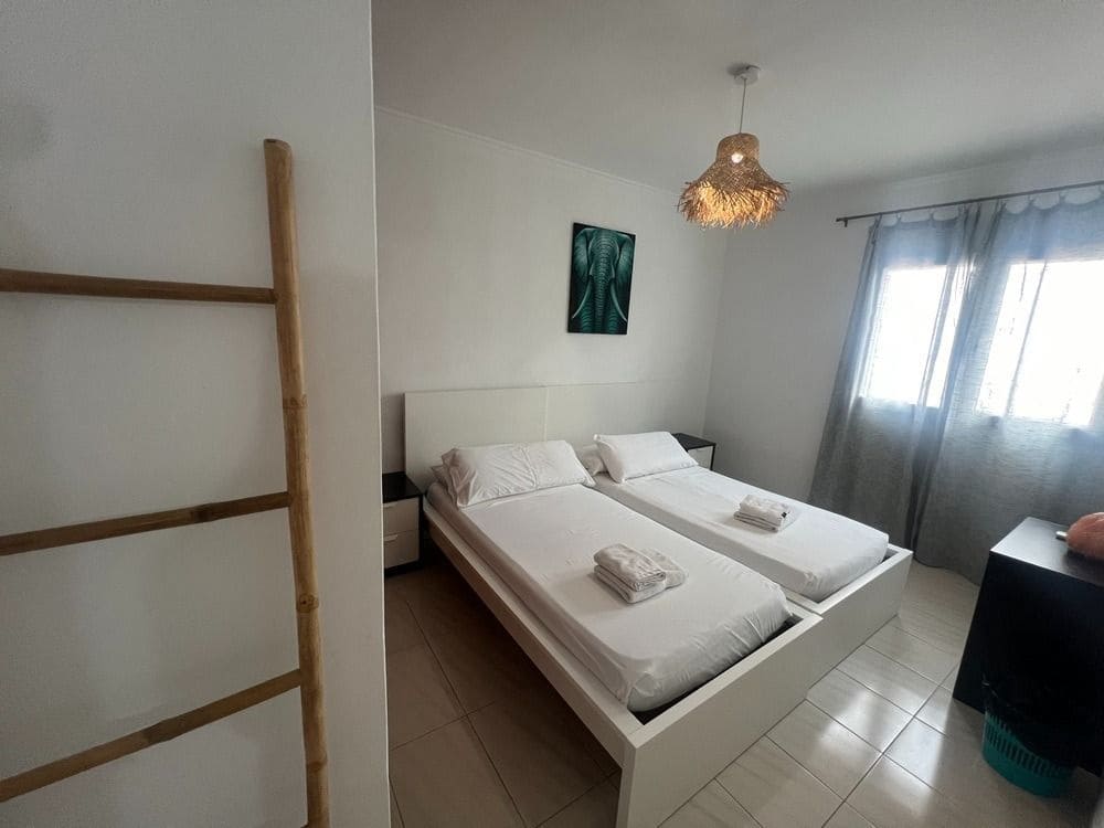 6 soverom Villa til salgs i Costa Adeje med svømmebasseng garasje - € 1 700 000 (Ref: 9264056)