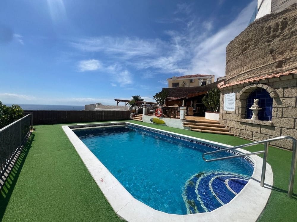 6 soverom Villa til salgs i Costa Adeje med svømmebasseng garasje - € 1 700 000 (Ref: 9264056)