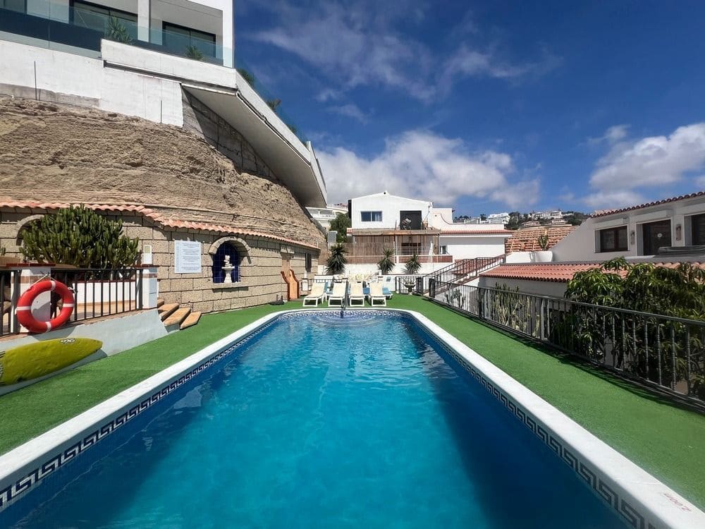 6 soverom Villa til salgs i Costa Adeje med svømmebasseng garasje - € 1 700 000 (Ref: 9264056)