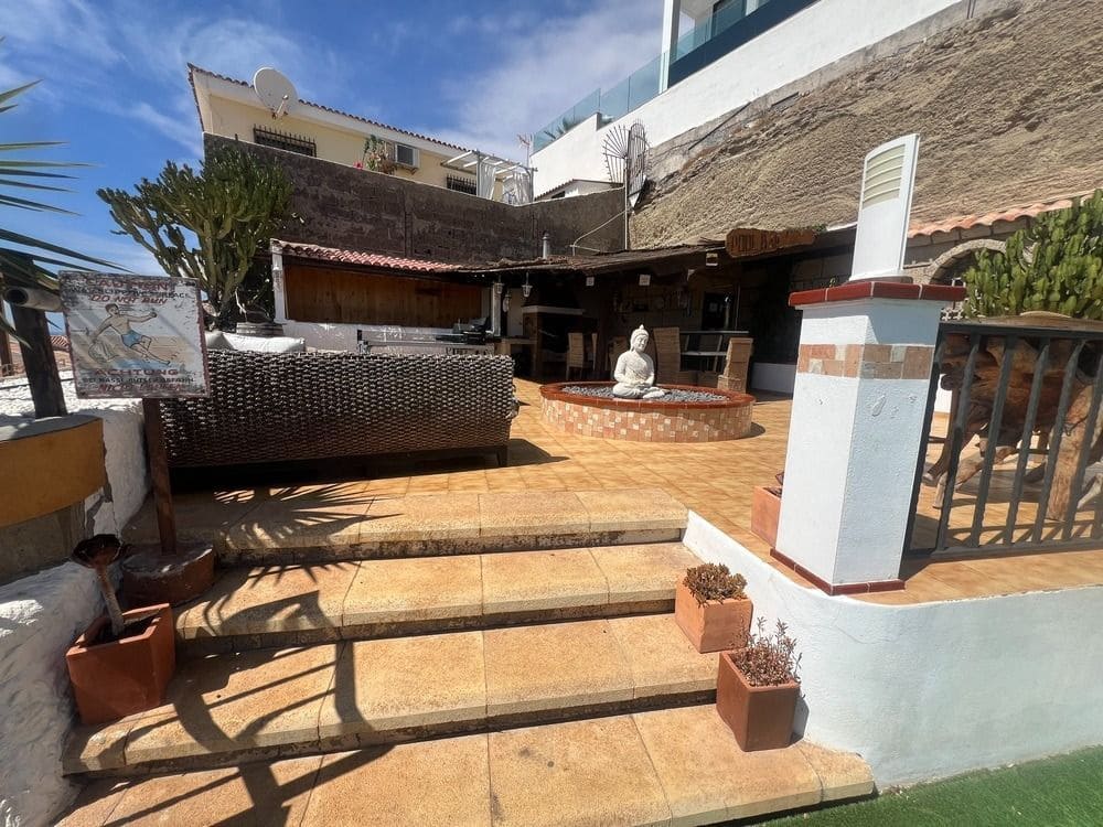 6 soverom Villa til salgs i Costa Adeje med svømmebasseng garasje - € 1 700 000 (Ref: 9264056)