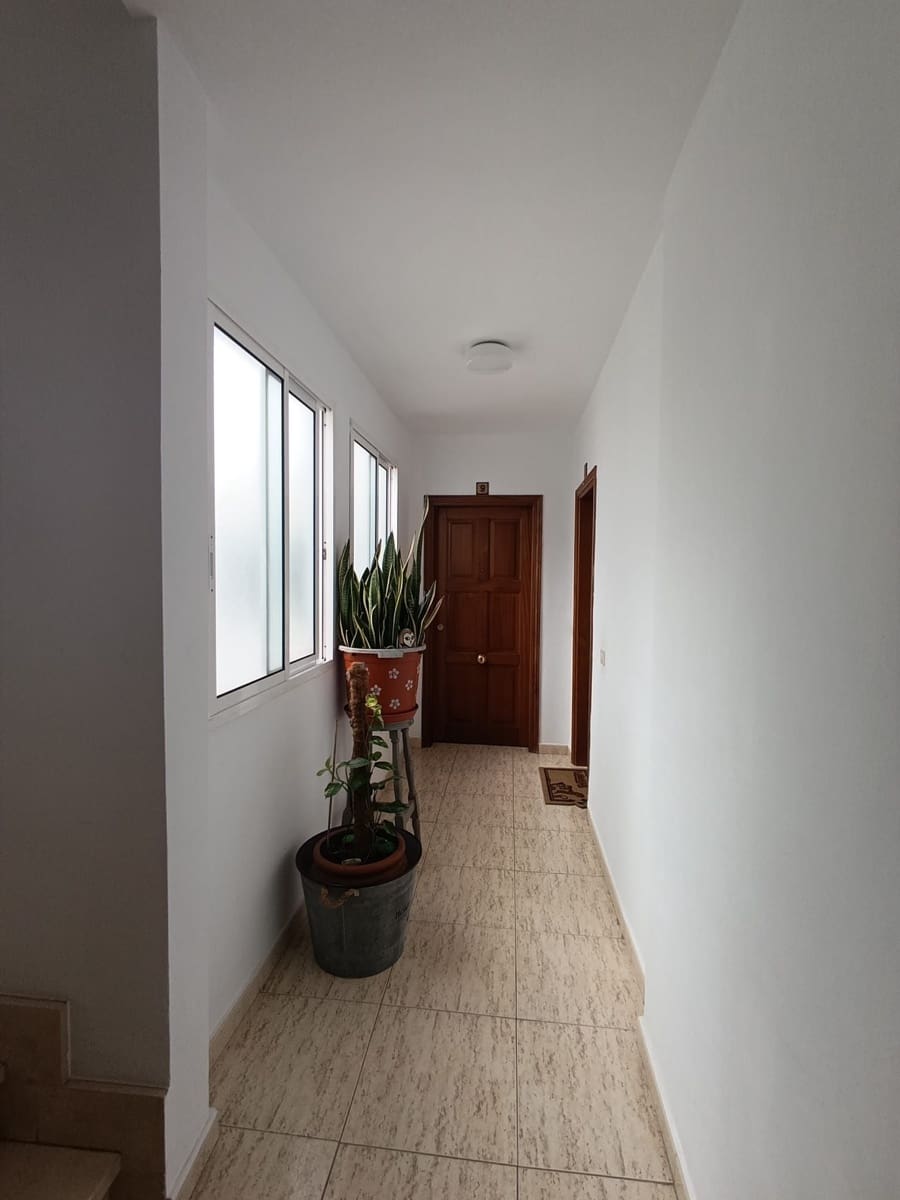 3 bedroom Apartment for sale in Arona with garage - € 215,000 (Ref: 9308280)