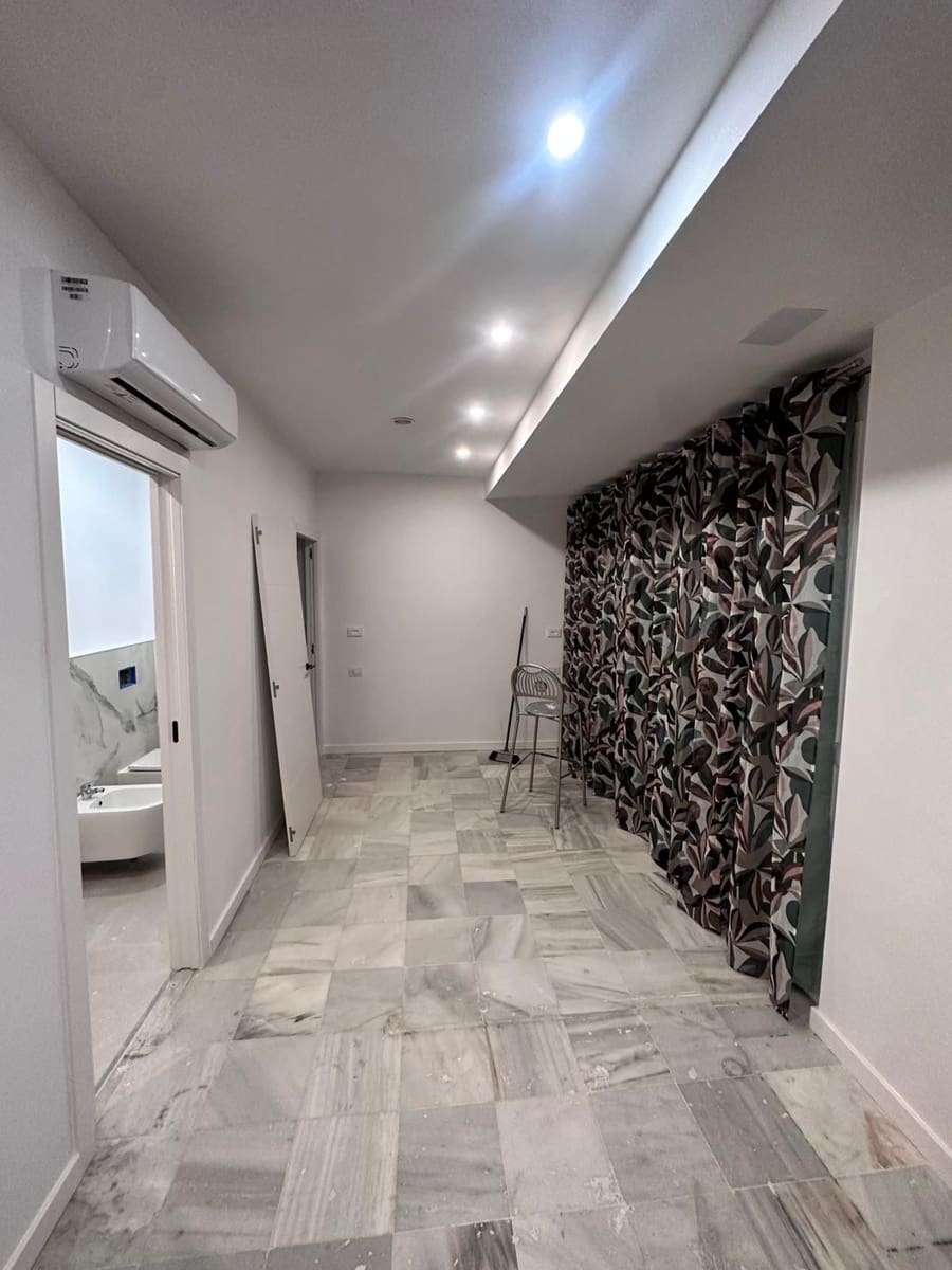 Local Commercial à vendre à Playa de las Americas avec piscine garage - 200 000 € (Ref: 9349061)