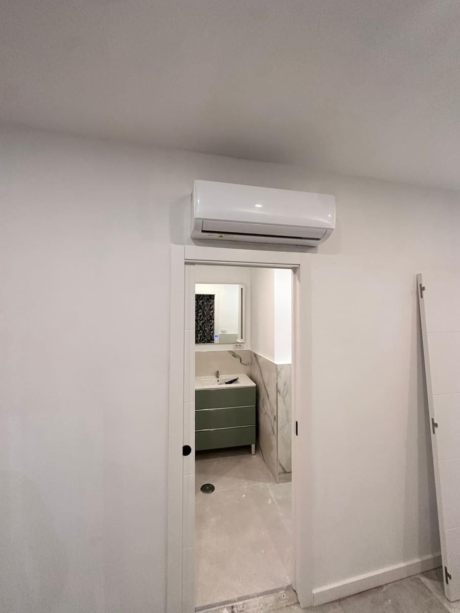 Local Commercial à vendre à Playa de las Americas avec piscine garage - 200 000 € (Ref: 9349061)