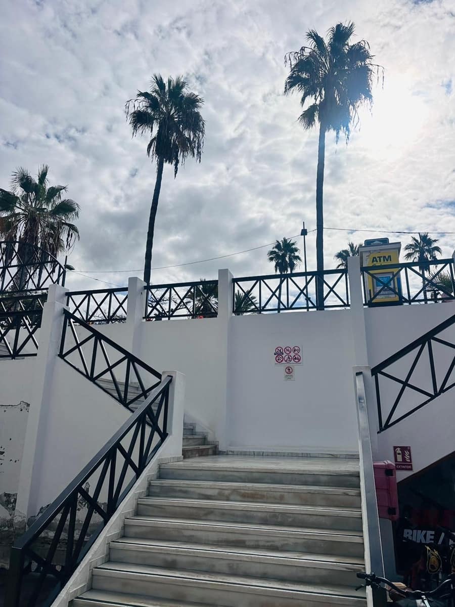 Local Commercial à vendre à Playa de las Americas avec piscine garage - 200 000 € (Ref: 9349061)