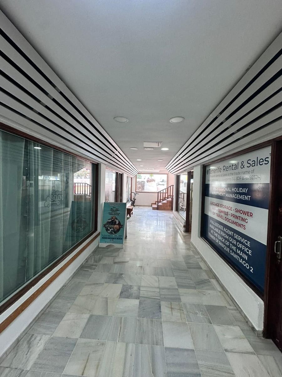 Local Commercial à vendre à Playa de las Americas avec piscine garage - 200 000 € (Ref: 9349061)